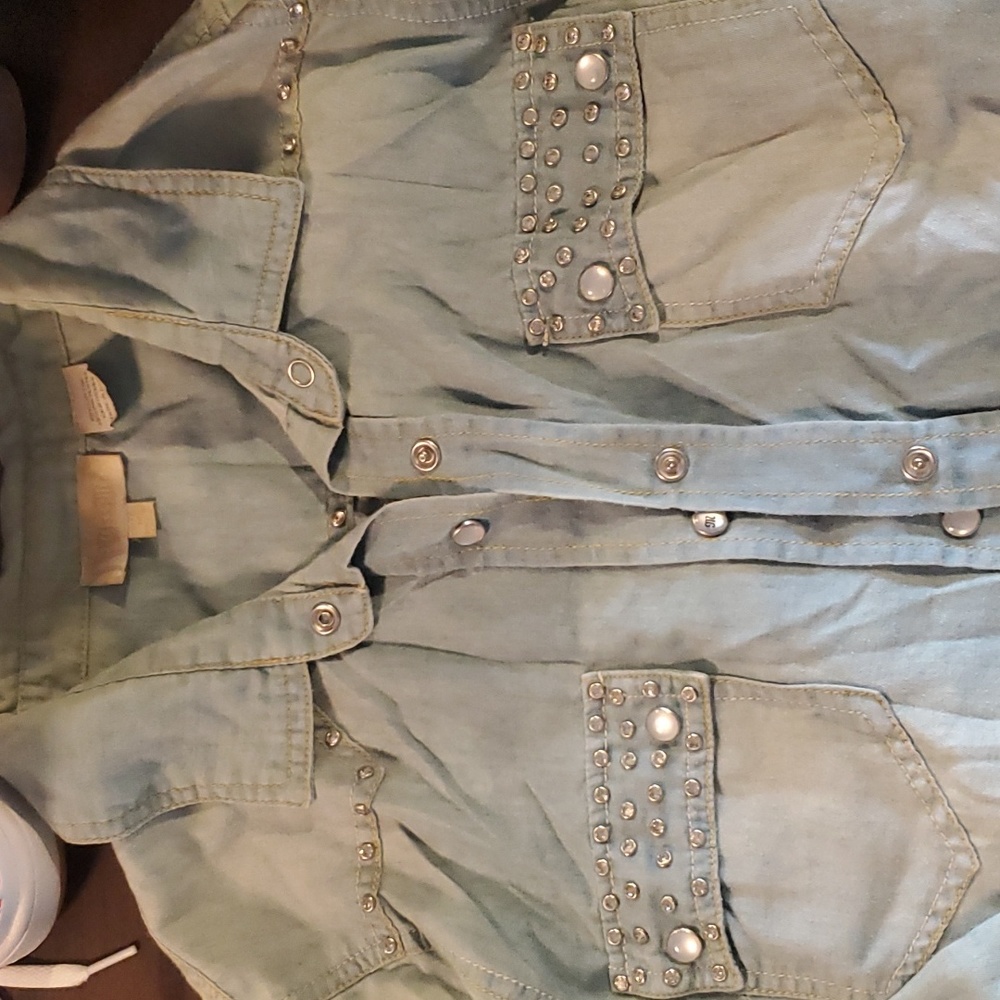 Button up - Picture 2 of 3